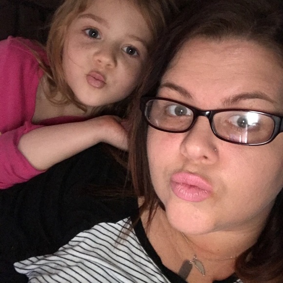 Meet your Posher, Lindsay - Picture 2 of 4